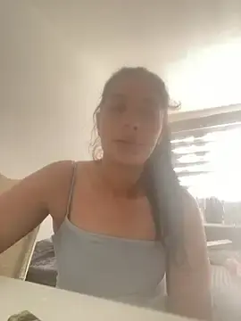 Stripchat Live Sex Cam of Laura_nx