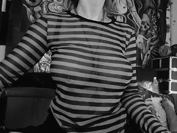 Stripchat Free Live Porn of Silentmary