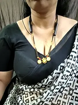 Stripchat Free Live Porn of bhuvana_555