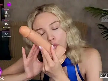 Stripchat Free Live Porn of Holl1Would