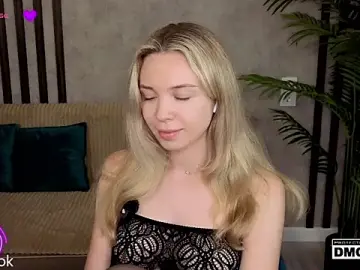 Stripchat Sex Cam of Holl1Would