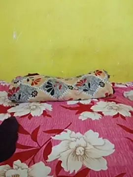 Stripchat Live Sex Cam of Princessroooh