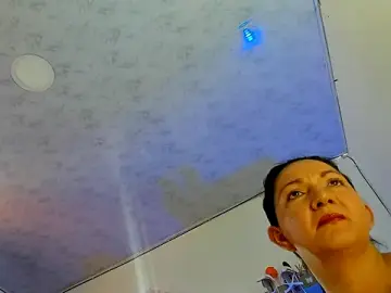 Stripchat Live Sex Cam of Serenity_Lux