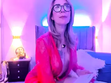 Stripchat Adult Video Chat of ashleymilf_1