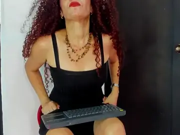 Stripchat Adult Video Chat of kataleya_saenz1