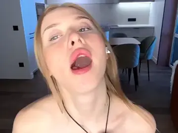 Stripchat Live Sex Cam of Lumeya_Aura