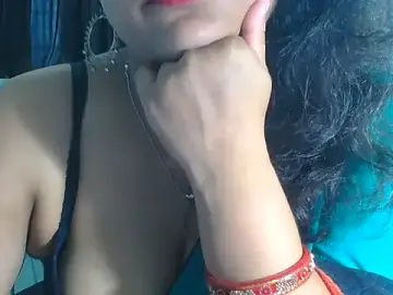 Stripchat Free Live Porn of SimmiQueen_77