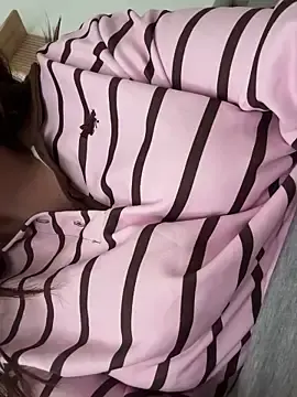 Stripchat Watch Live Sex Cams of FacelessDesiire