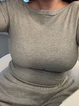 Stripchat Sex Cam of FacelessDesiire