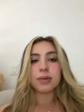 Stripchat Watch Live Sex Cams of Cloee_Rainbow1