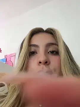 Cloee_Rainbow1 from stripchat