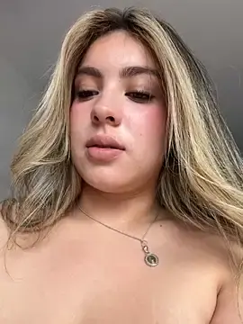 Stripchat Free Porn Cam of Cloee_Rainbow1