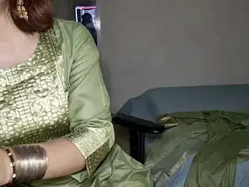 Stripchat Free Porn Cam of Aaranya_