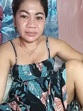 Stripchat Sex Cam of SweetChubbyMommy_02