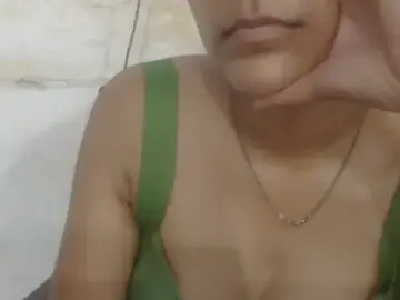 Stripchat Free Porn Cam of DOLL_CUTY