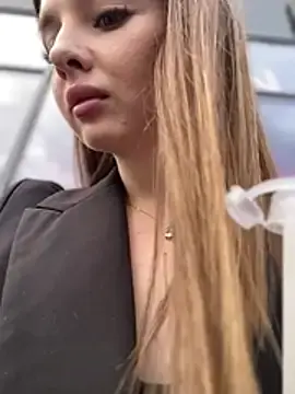 Stripchat Live Sex Cam of KrisMagnoly