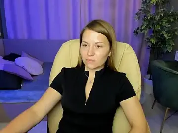 Stripchat Live Porn of Kira_Miragee