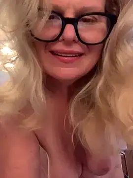 Stripchat Watch Live Sex Cams of Love_Lee_xo