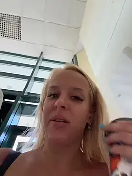 Stripchat Adult Webcam of LikaCat
