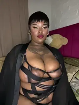 Stripchat Sex Cam of QUEEN_NOBUHLE_FEMDOM_777