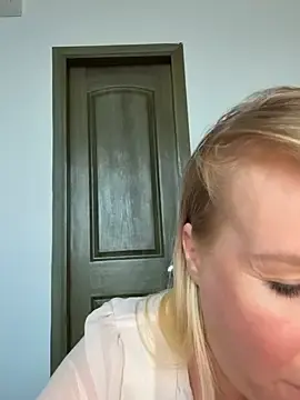 EmmaInLove23 from stripchat