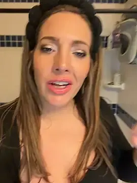 Stripchat Free Porn Cam of hollyharmd