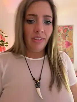 Stripchat Live Sex Cam of hollyharmd