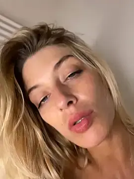 Stripchat Nude Webcam of Bellalolahot