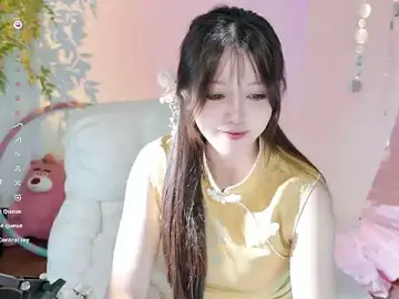 Yiluo95 from stripchat