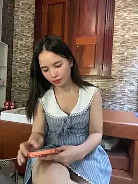 Stripchat Watch Live Sex Cams of LiLi-Kirix99