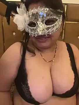 Stripchat Live Sex Cam of Catchybusty