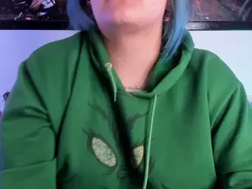 lucky-leah from stripchat