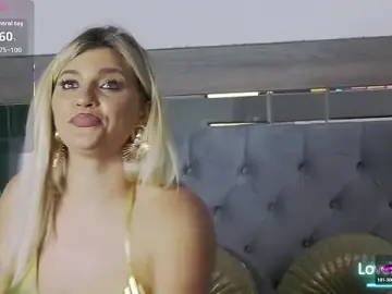 Stripchat Free Porn Cam of Lorehottie