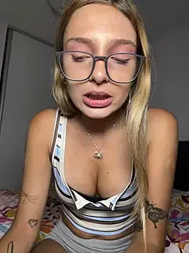 paulinee2006 from stripchat