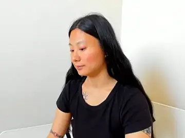 LeyaHanami from stripchat