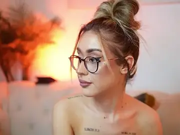 Stripchat Sex Cam of AileenKiss