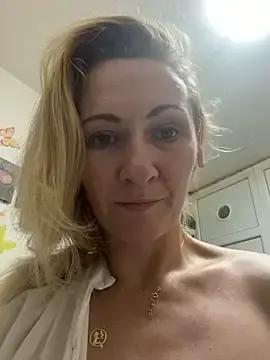 Stripchat Best live sex cam show of Secret_Ladyx
