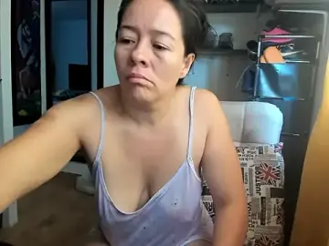 Stripchat Free Live Porn of caroline_47