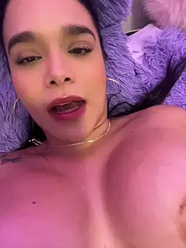 Stripchat Live Sex Cam of Miss-lyra