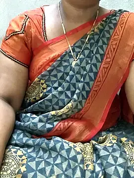 Stripchat Adult Webcam of MaaliiiPonuTamil