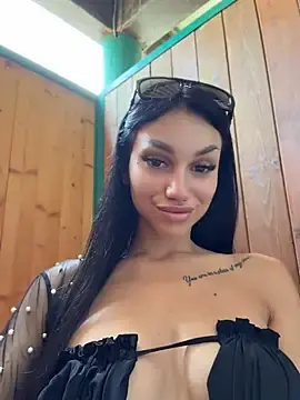 Stripchat Adult Webcams of ilariea_girl