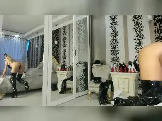 Xlovecam Adult Webcams of MademoiselleBella