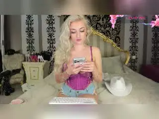Xlovecam Live Sex Cam of MademoiselleBella