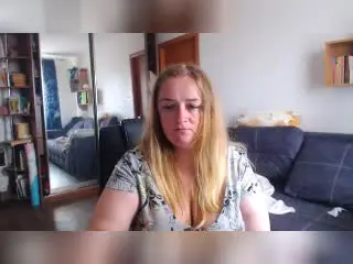 OhMollyHoney from xlovecam