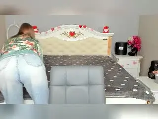 LoriEla from xlovecam