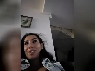 Xlovecam Sex Cam of BrunetteBabe69