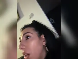 Xlovecam Watch Live Sex Cams of BrunetteBabe69