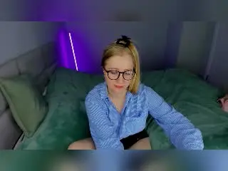 Xlovecam Free Live Porn of MilanaSun
