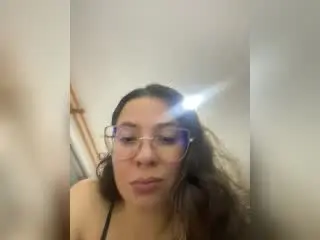 Xlovecam Live Sex Cam of VanessaClose