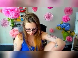 Xlovecam Live Sex of KarKutie
